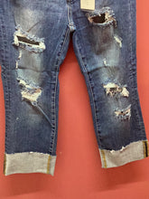 Load image into Gallery viewer, Risen Jeans
