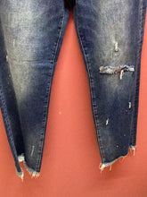 Load image into Gallery viewer, Risen Jeans
