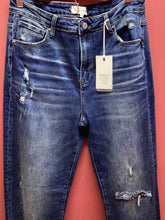 Load image into Gallery viewer, Risen Jeans
