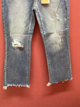 Load image into Gallery viewer, Risen Jeans
