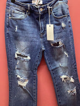 Load image into Gallery viewer, Risen Jeans
